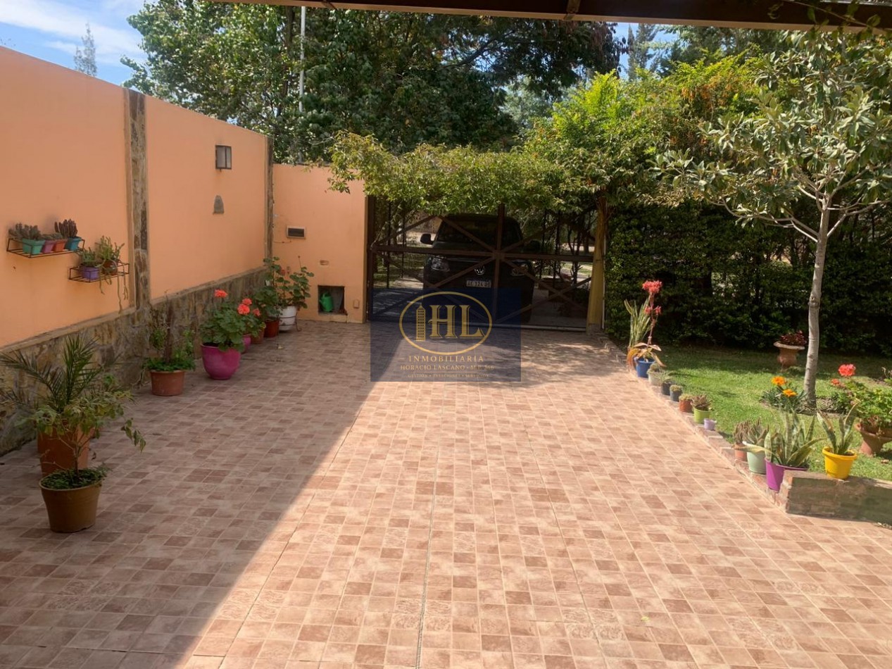 VENDO CASA DE CATEGORIA EN BARRIO RESIDENCIAL LA POSTA, CIUDAD DE PERICO