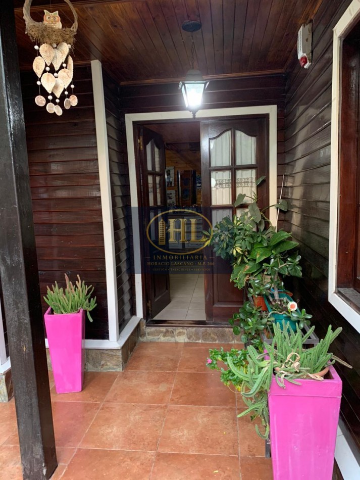 VENDO CASA DE CATEGORIA EN BARRIO RESIDENCIAL LA POSTA, CIUDAD DE PERICO