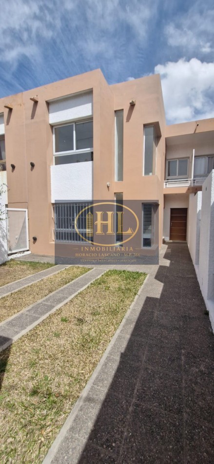 VENDO DUPLEX EN BAJO LA VIÑA